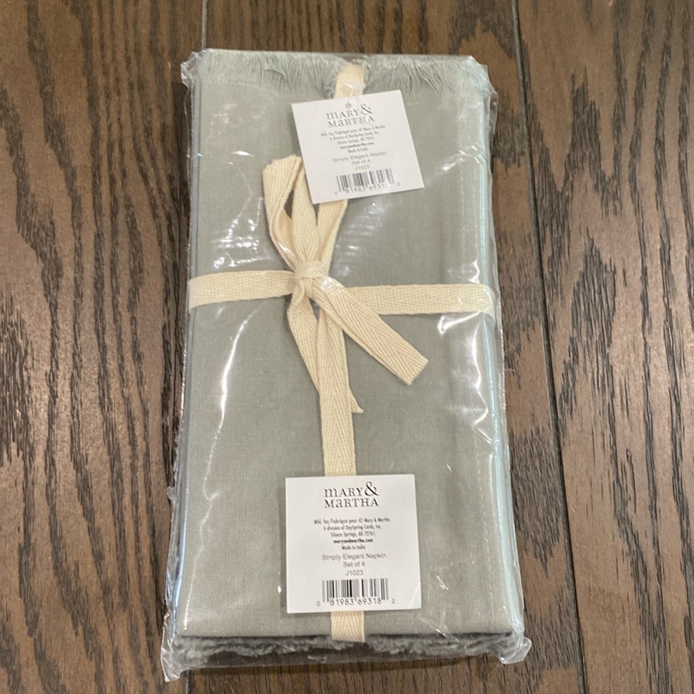 Martha & Mary Simply Elegant Napkin Set (set of 4)
